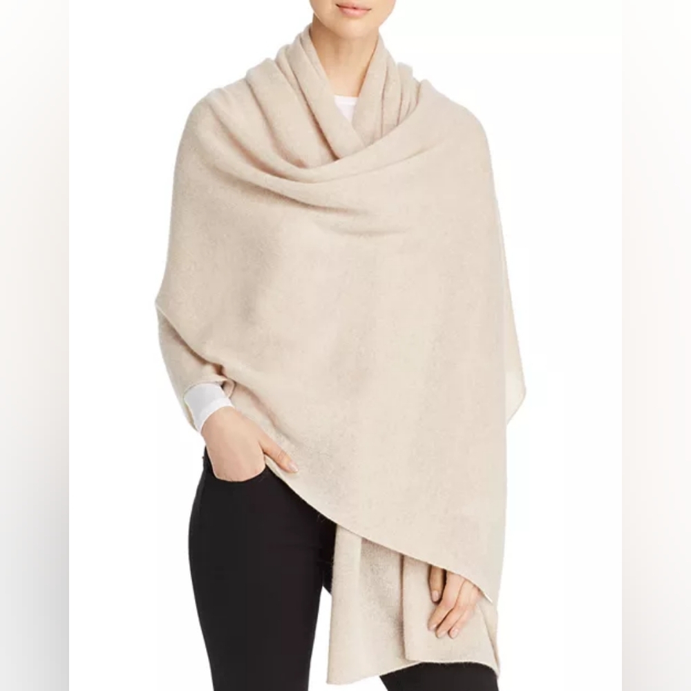 C by Bloomingdale's Cashmere Travel Wrap in Heather Oatmeal. NWOT